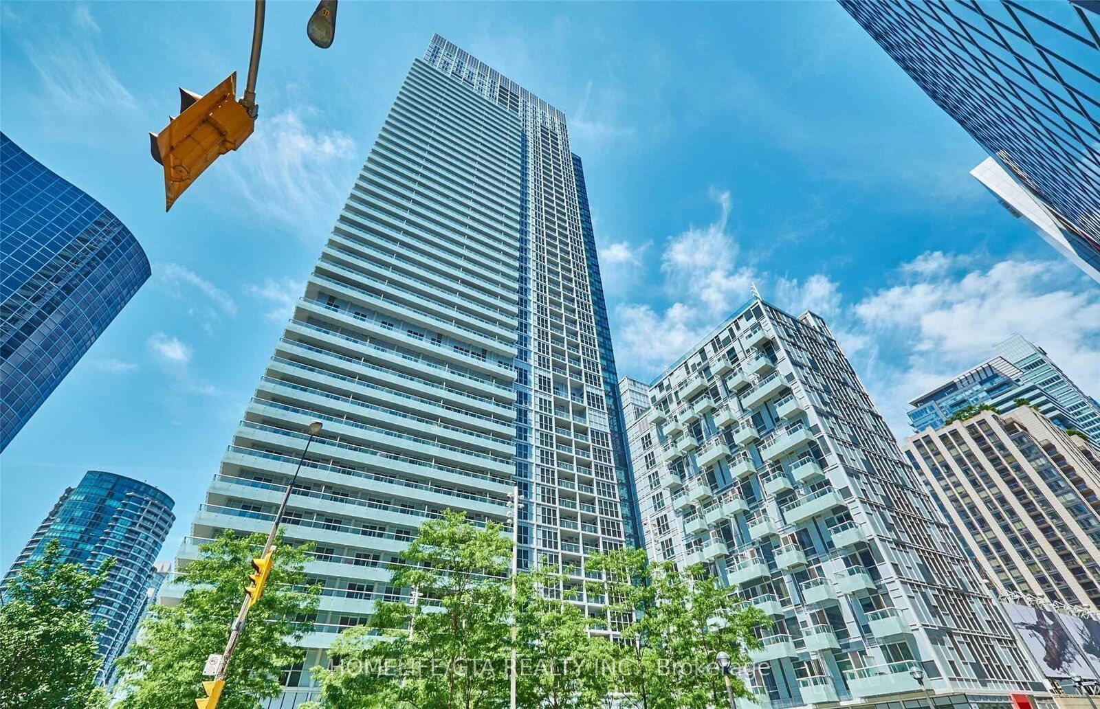 Property Photo:  300 Front Street W 2006  ON M9V 3A4 