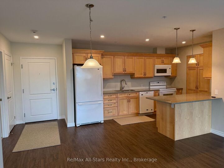 Property Photo:  58 Glenelg Street 404  ON K9V 2V4 