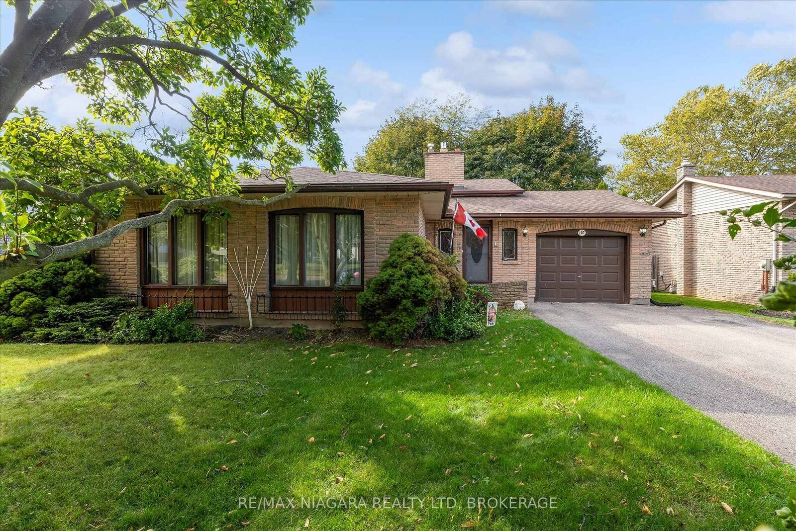 Property Photo: 107 Glenayr Place ON L3C 3M6