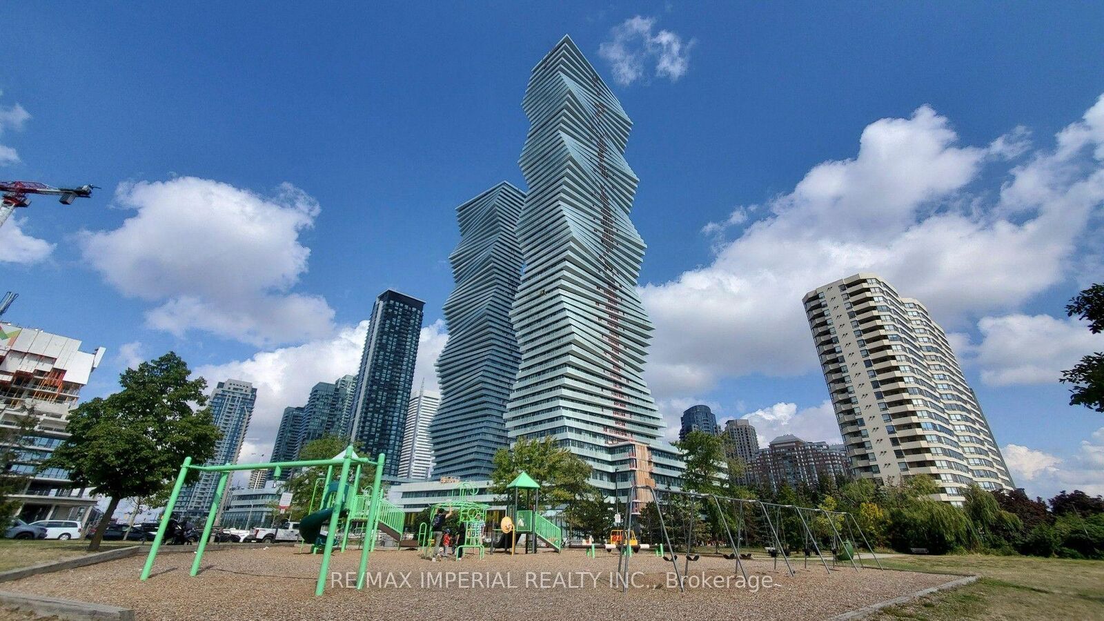 Property Photo:  3883 Quartz Road 3811  ON L5B 0M4 