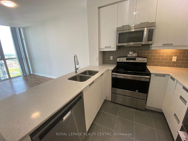 Property Photo: 55 Eglinton Avenue W 2108 ON L5R 0E4
