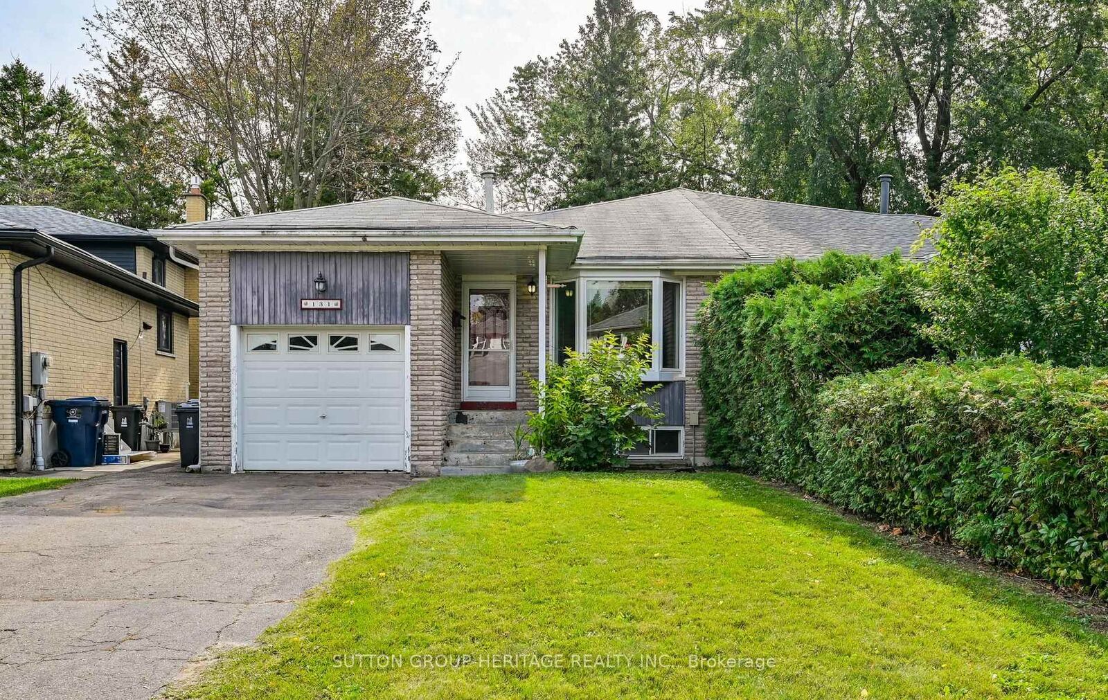 Property Photo:  131 Darlingside Drive  ON M1E 3P4 