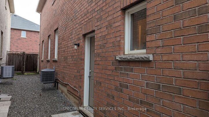 Property Photo: 1267 Sim Place ON L9T 7C7
