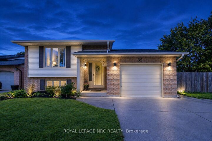 Property Photo:  32 Crestcombe Road  ON L2S 2J4 