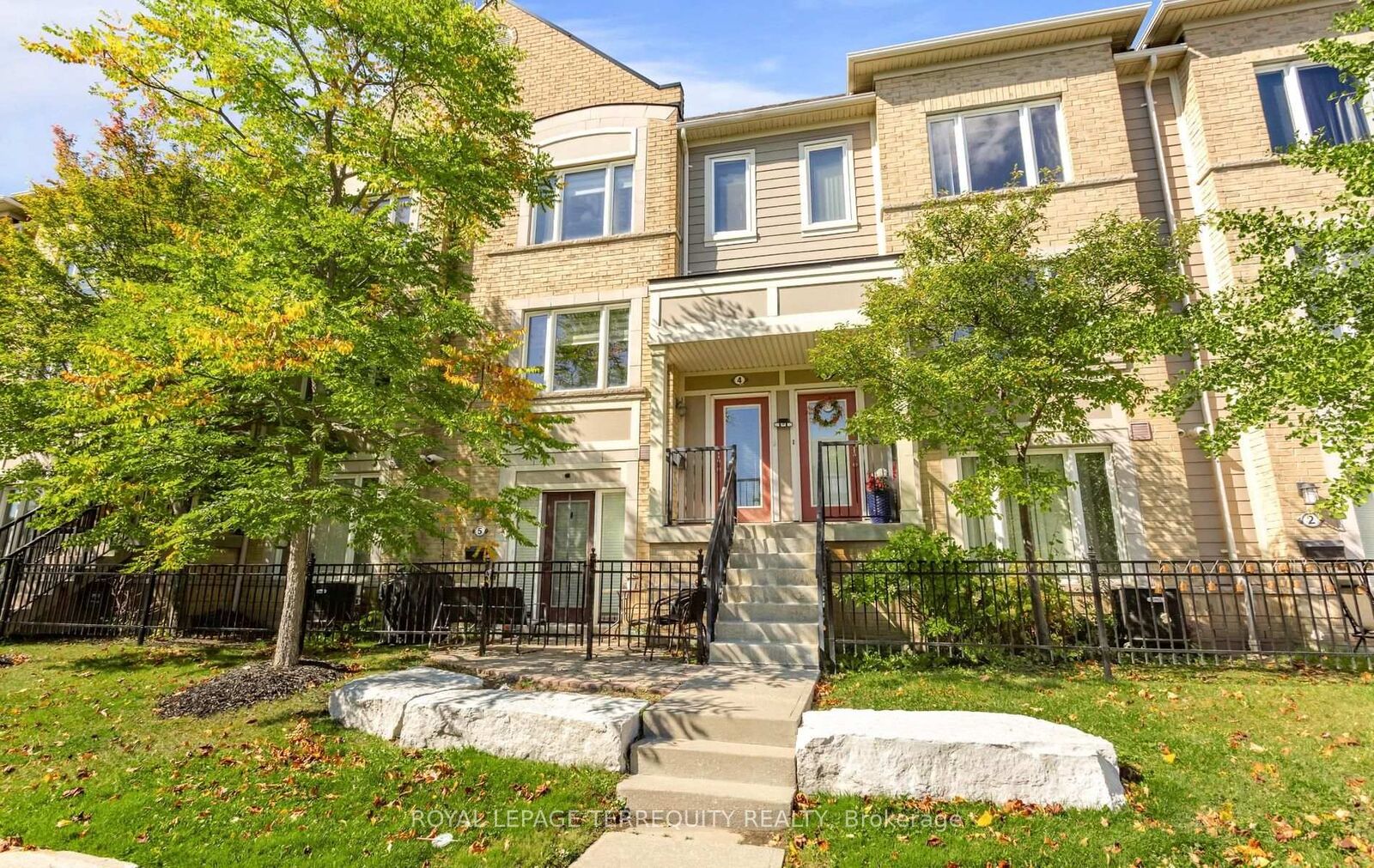 Property Photo:  3025 Destination Drive 4  ON L5M 0P3 