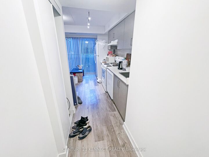 Property Photo:  231 College Street 502R  ON M5T 1R4 