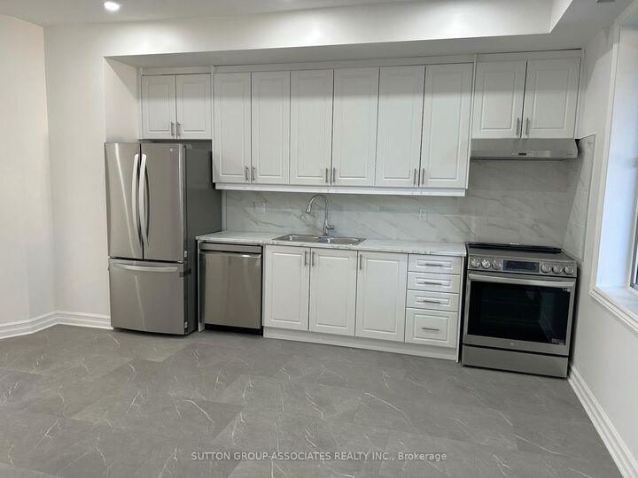 Property Photo:  792 College Street 2nd Flr  ON M6G 1C5 