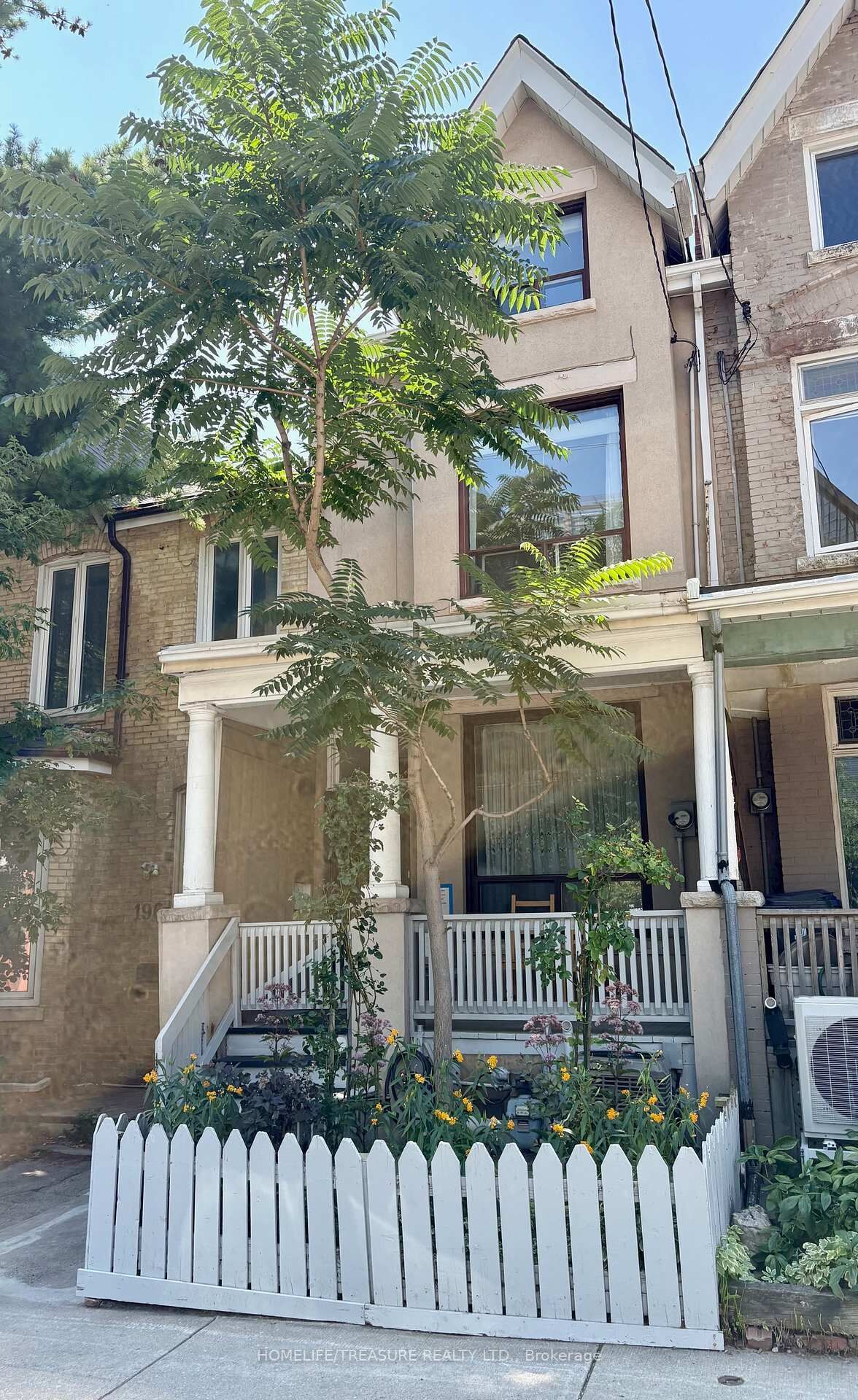 Property Photo:  198 McCaul Street  ON M5T 1W5 