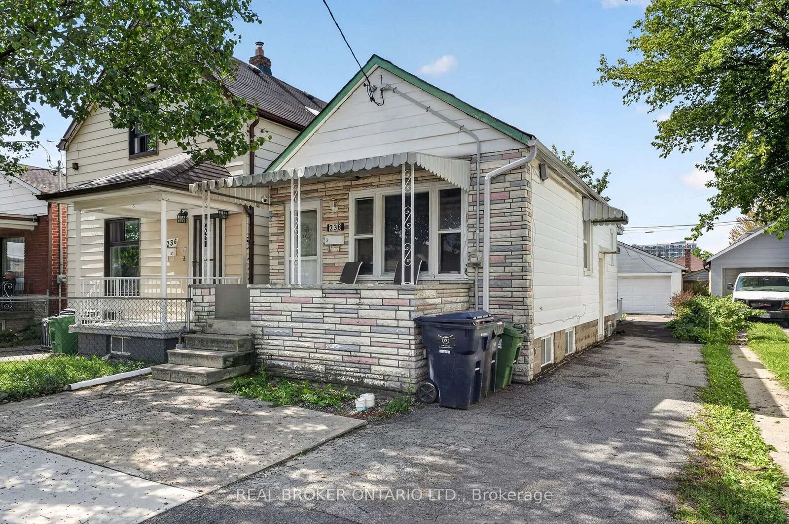 Property Photo:  238 Chambers Avenue  ON M6M 3L5 