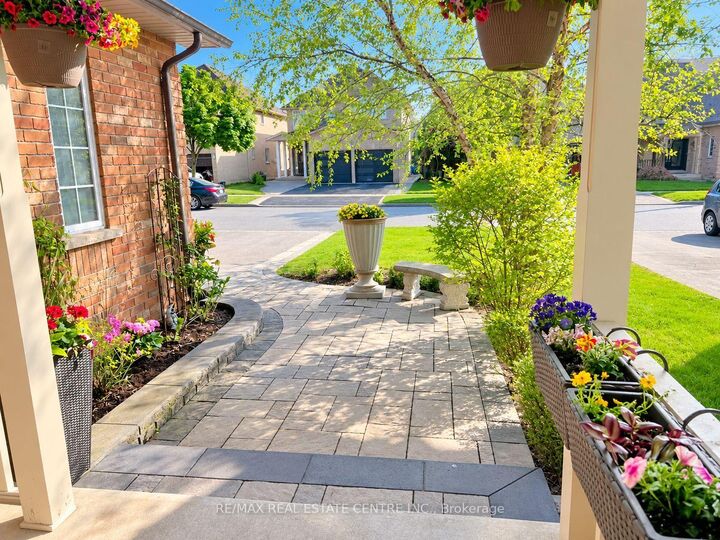 Property Photo:  1302 Renfield Drive  ON L7M 4Z3 