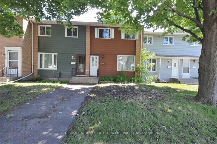 Property Photo:  960 Meadowlands Drive  ON K2C 0K3 