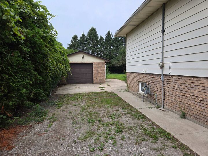 Property Photo:  8 Lyndhurst Avenue  ON N3Y 4J9 
