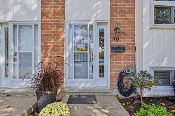 Property Photo:  110 Deveron Crescent 46  ON N5Z 4W7 