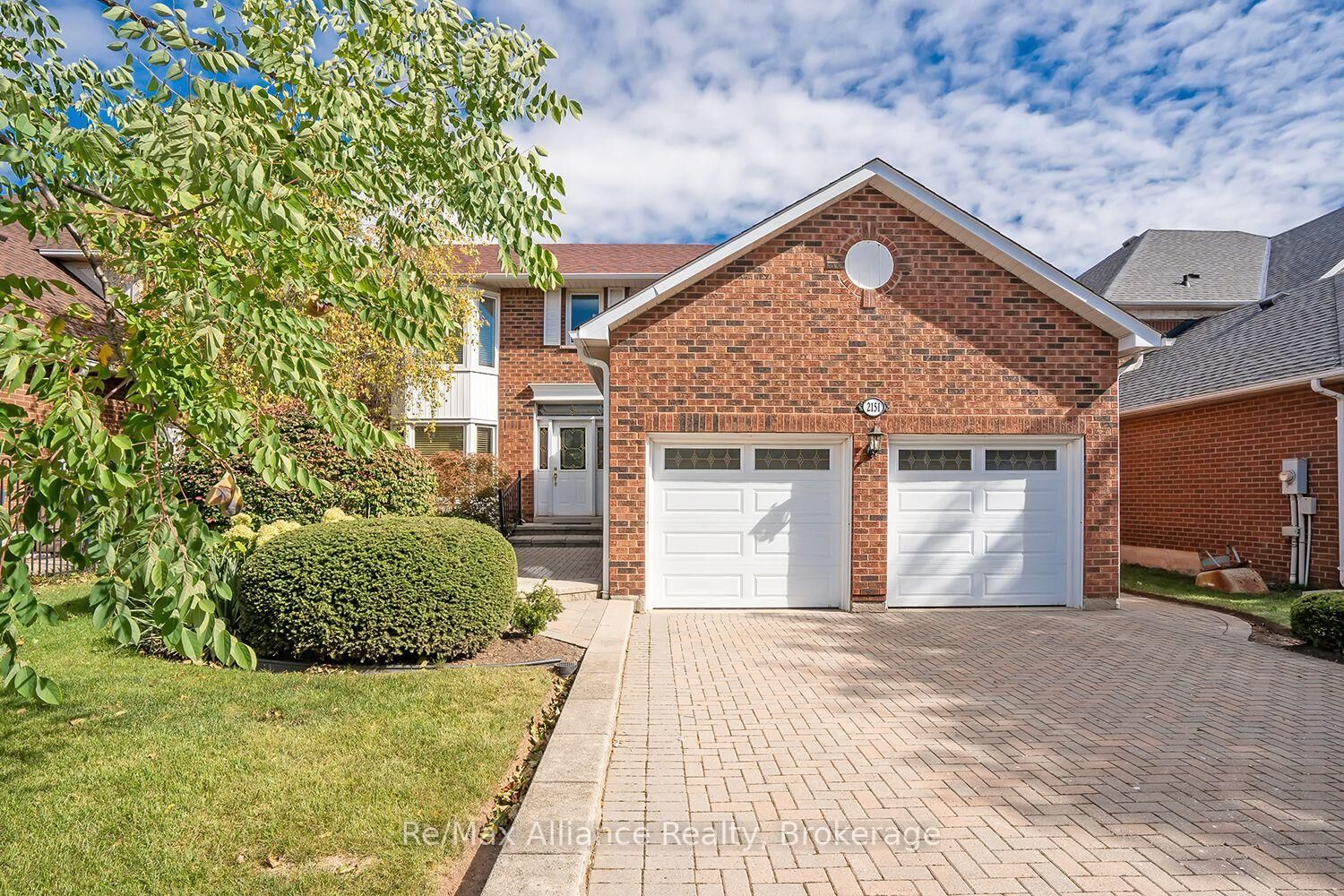 Property Photo:  2151 Pineview Drive  ON L6H 5M3 