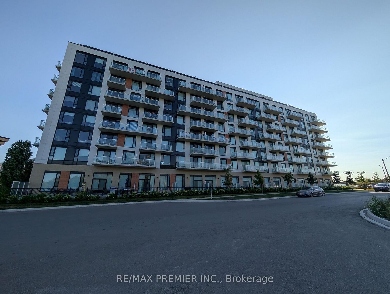 Property Photo:  6 David Eyer Road 811  ON L4S 0N5 