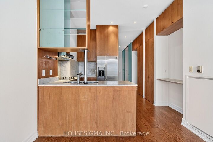 Property Photo:  797 Don Mills Road 804  ON M3C 1V1 