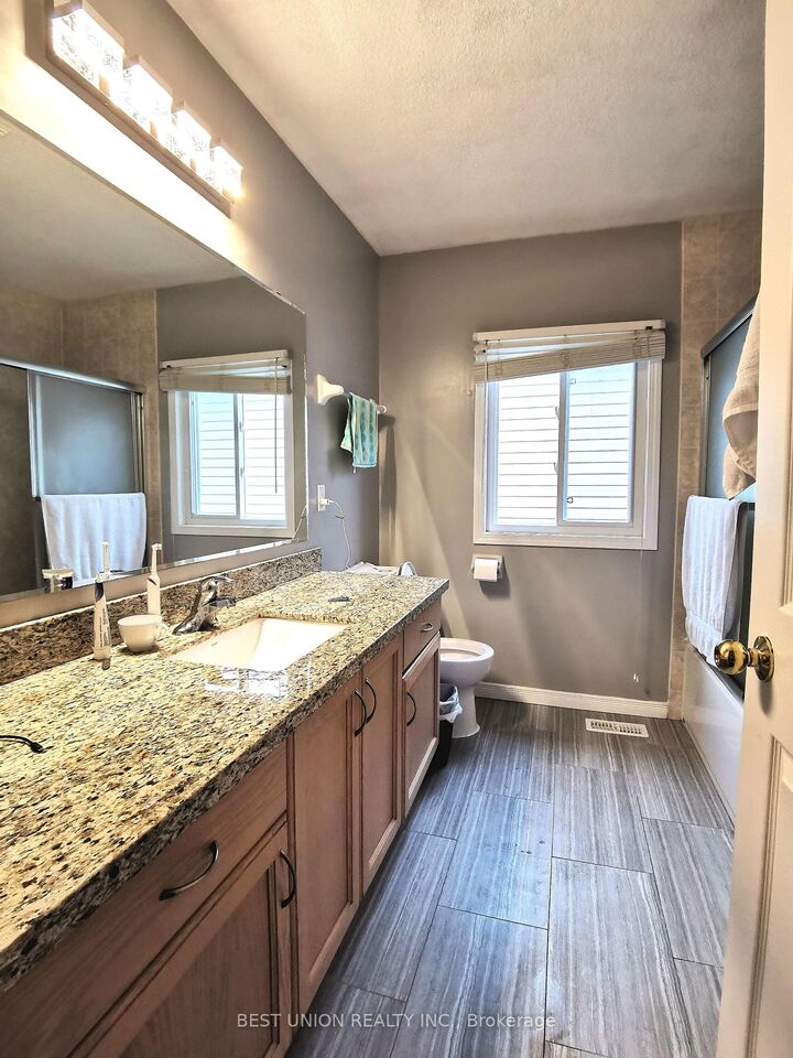 Property Photo:  229 Featherstone Crescent  ON N2R 1Z3 