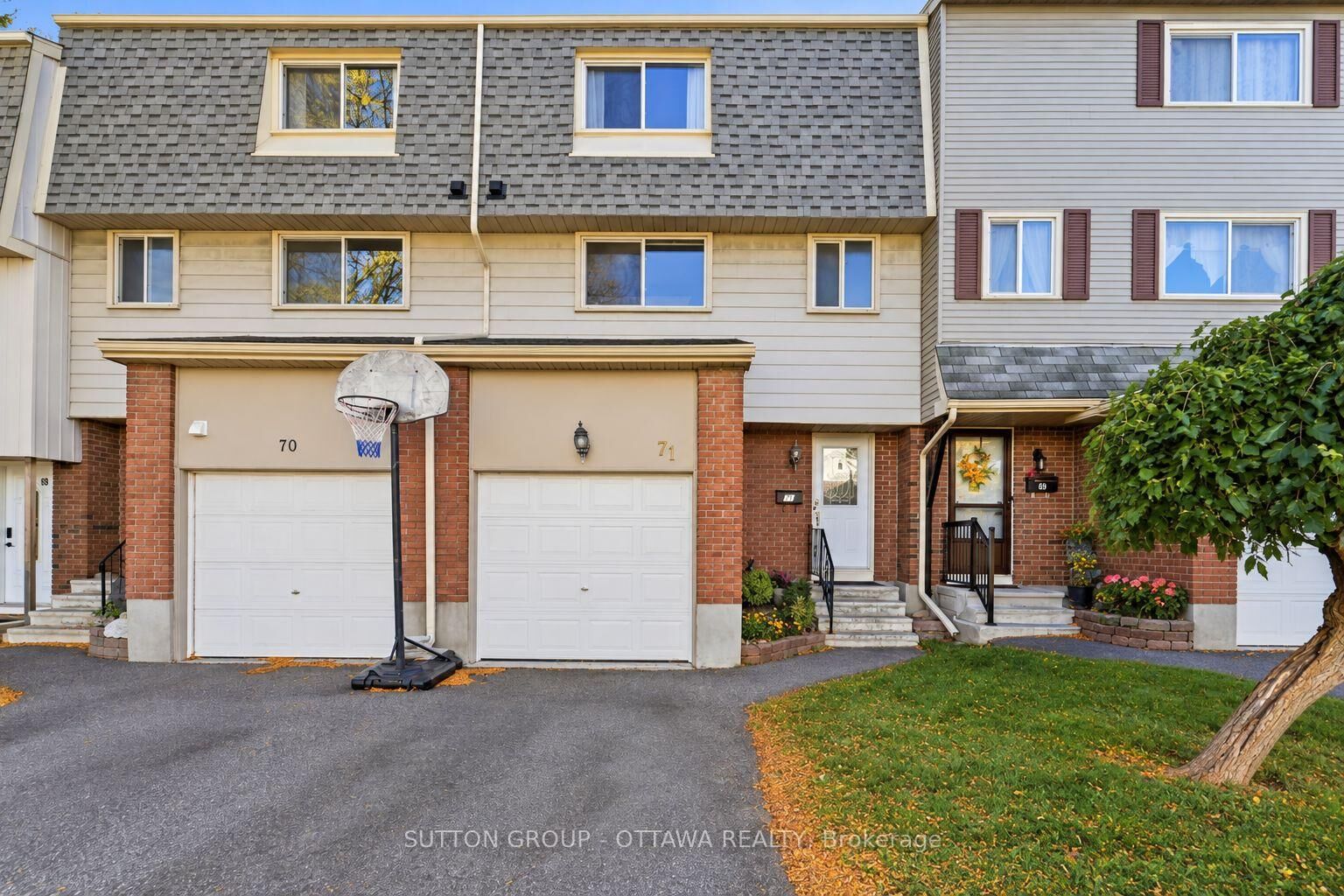 Property Photo:  2415 Southvale Crescent 71  ON K1B 4V1 