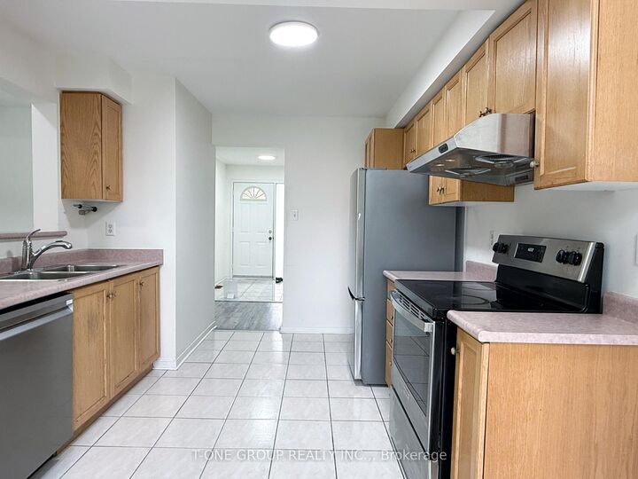 Property Photo:  90 Bridlepath Street  ON L4S 1S2 