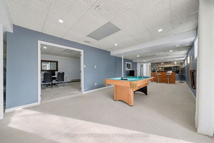 Property Photo:  