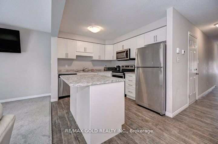 Property Photo: 50 Pinnacle Drive 35 ON N2P 0H8