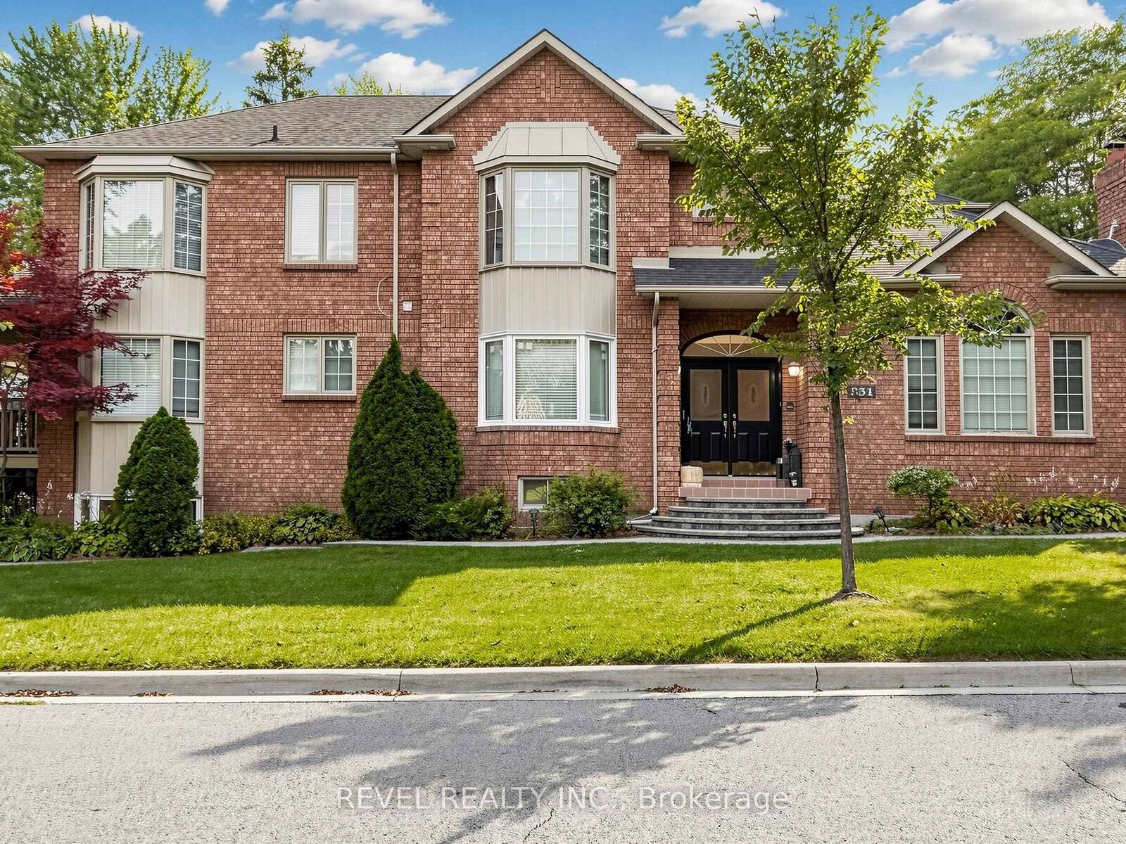 Property Photo: 831 Regal Crescent Lower ON L1X 2P8