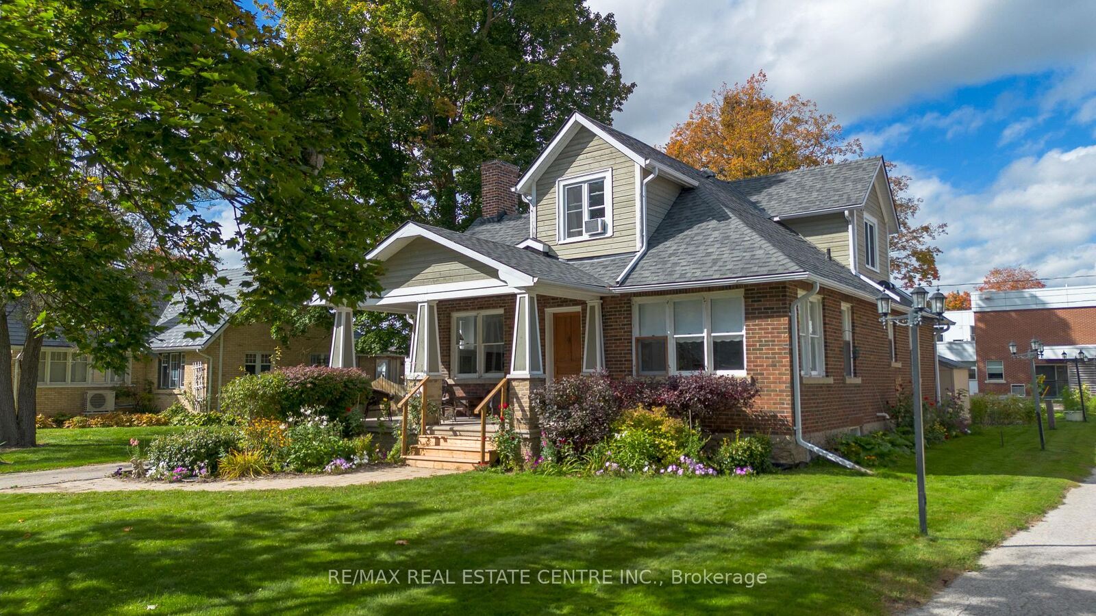 Property Photo:  314 Main Street E  ON L9V 2Y9 