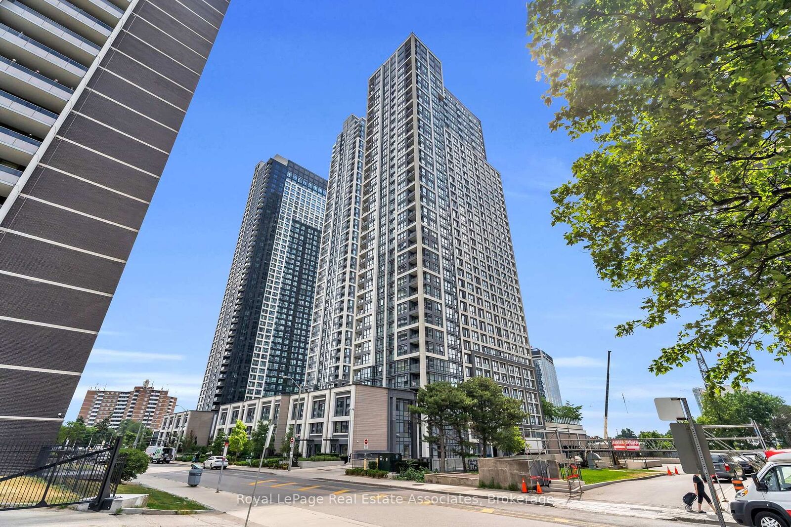 Photo de la propriété:  7 Mabelle Avenue 702  ON M5T 0C9 
