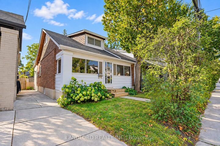 Photo de la propriété:  45 Craydon Avenue Main Fl  ON M6M 2C8 