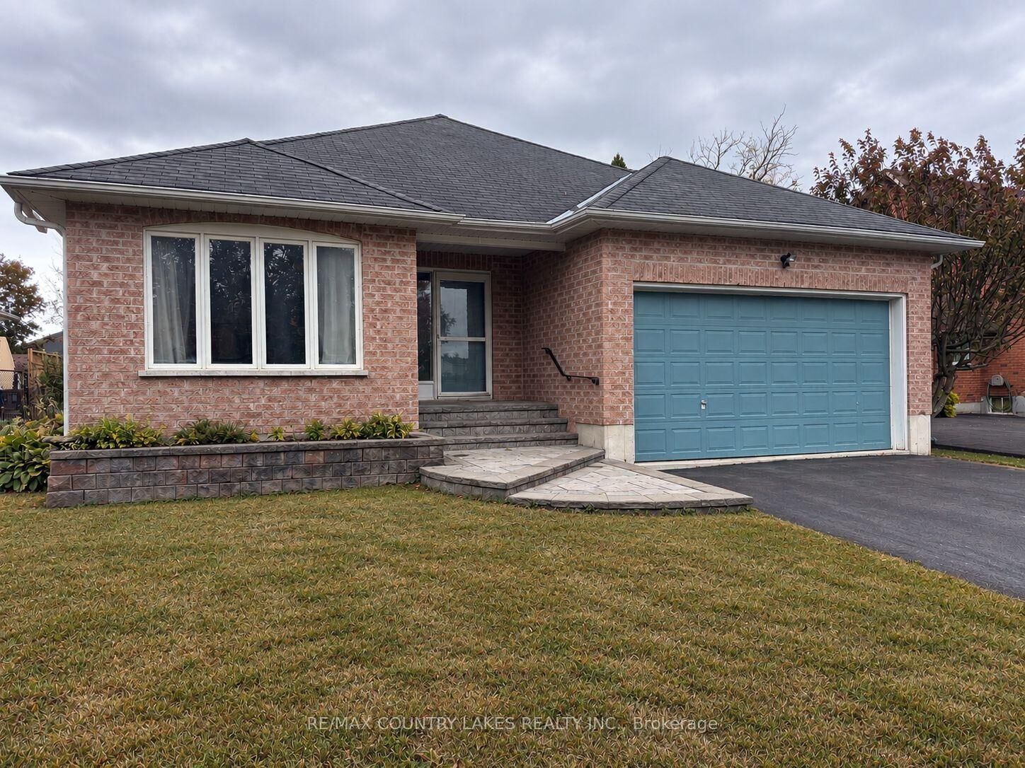 Property Photo:  43 Elmwood Avenue  ON L0K 1A0 