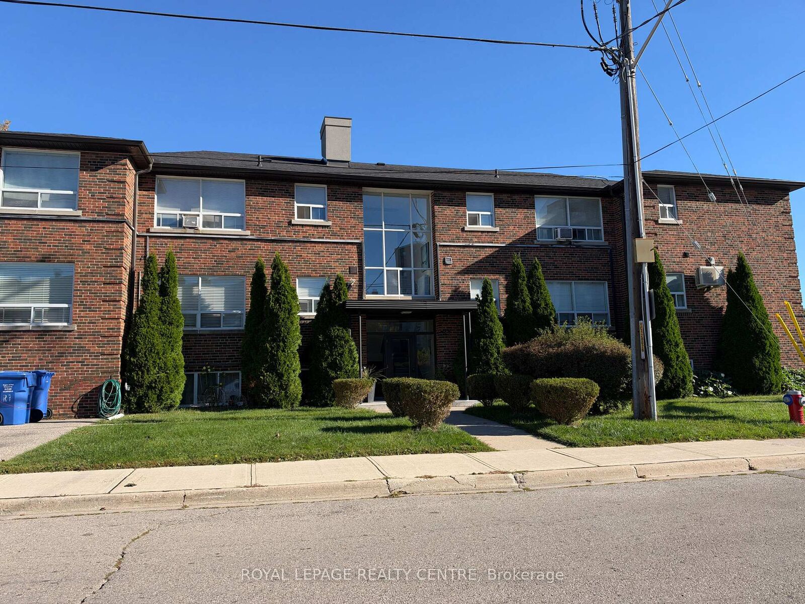 Property Photo:  342 Lakeshore Road W 6  ON L5H 1H1 