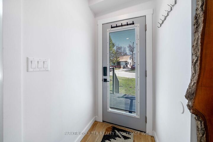 Property Photo:  160 Duckworth Street  ON L4M 3W4 
