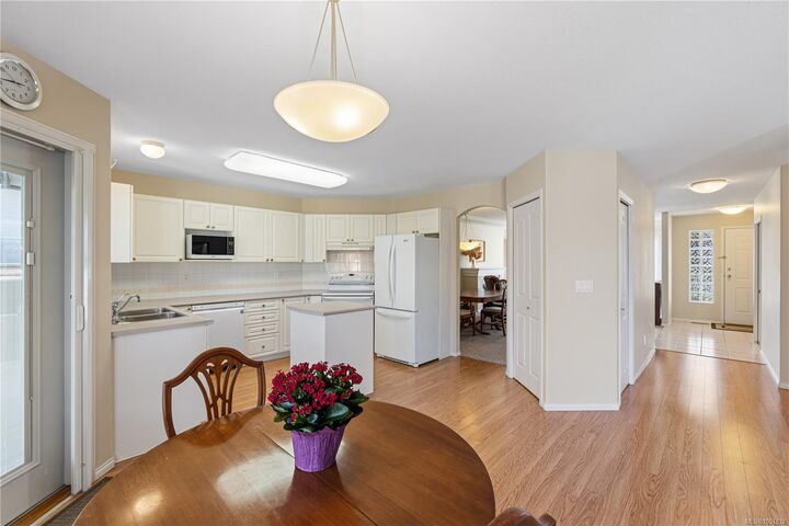 Property Photo:  568 Hampstead St  BC V9P 2T7 