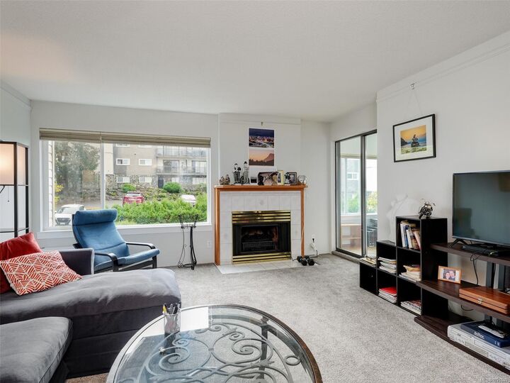 Property Photo:  3260 Quadra St #203  BC V8X 1G2 