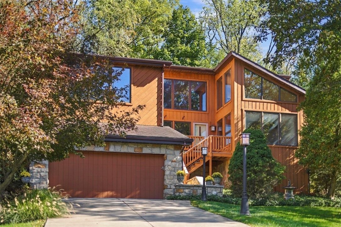 Property Photo:  4282 Forest Glen Dr  PA 15101 
