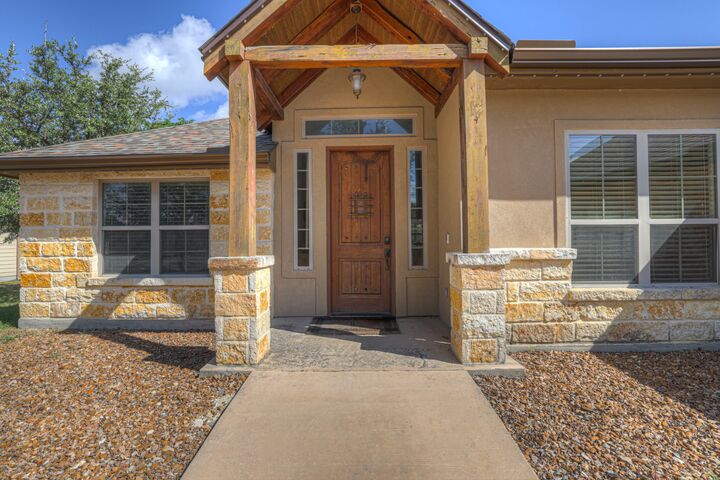 Property Photo:  1184 Summit Bluff  TX 78133 
