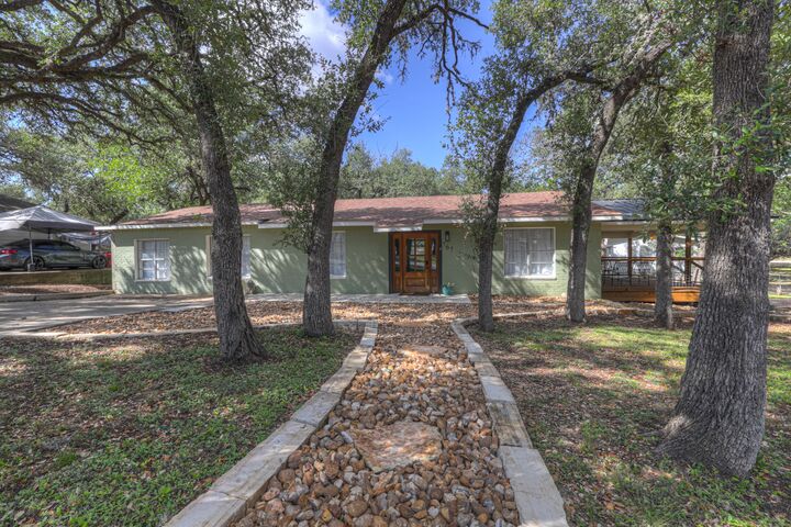 Property Photo:  767 Valley Oaks Dr Drive  TX 78133 
