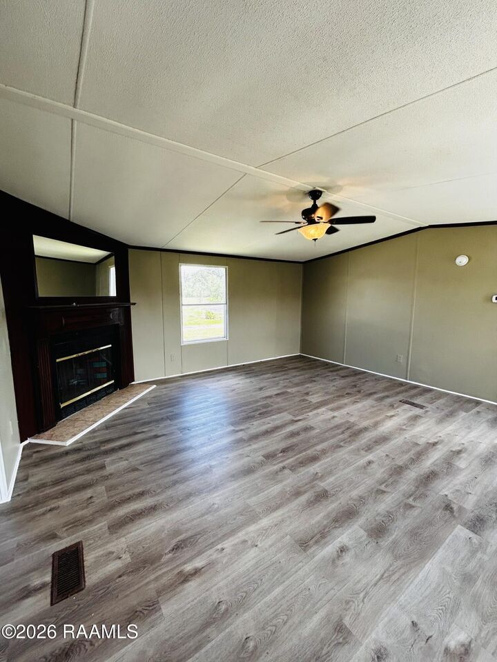 Property Photo: 185 Dolly Lane LA 70512