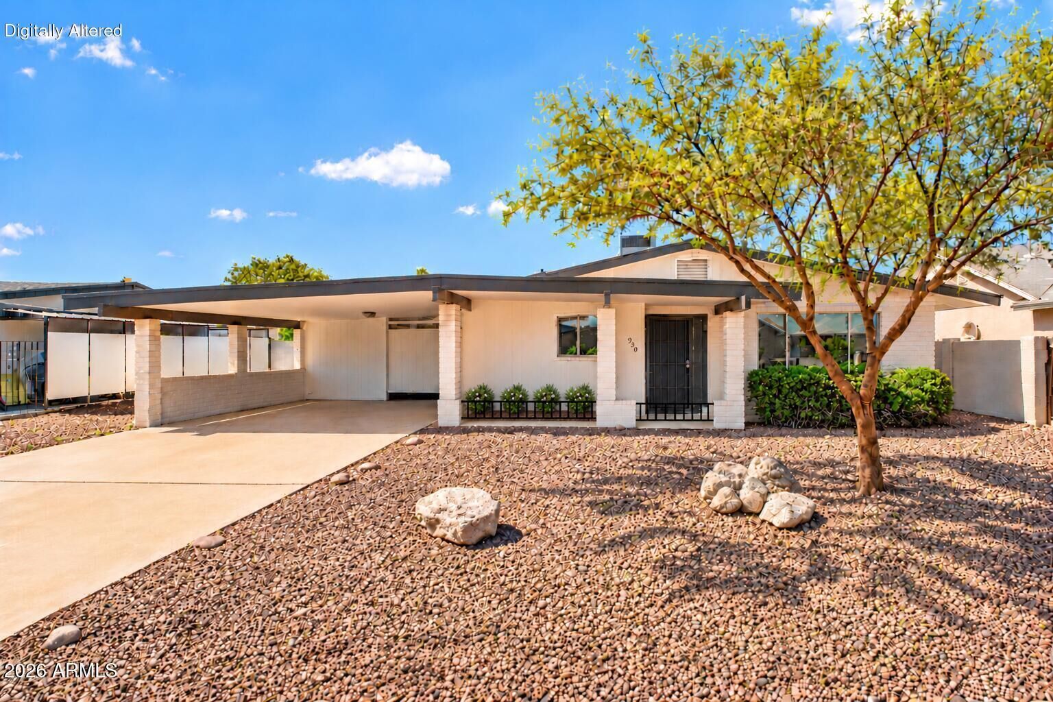 Property Photo:  930 S Roslyn Place  AZ 85208 