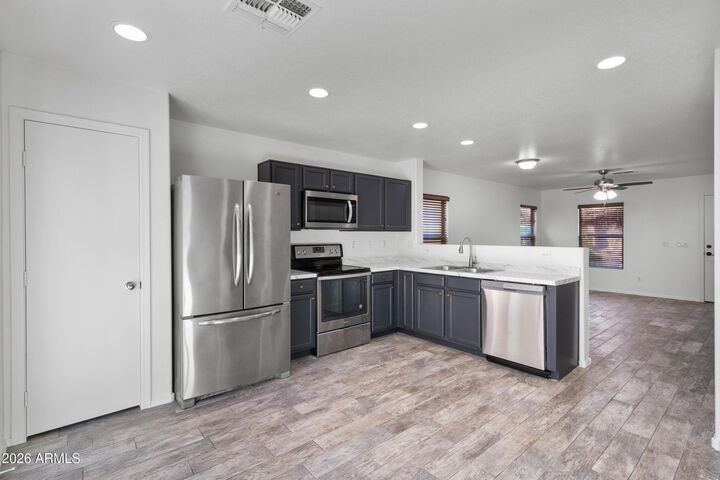 Property Photo:  6425 W Harwell Road  AZ 85339 