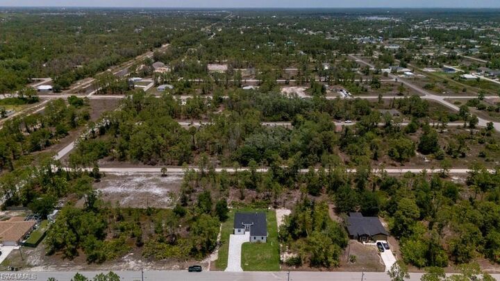 Property Photo:  719 Almelia St E  FL 33974 