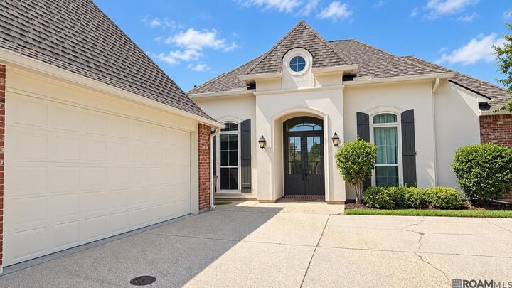 Property Photo: 8910 Glenfield Dr LA 70809