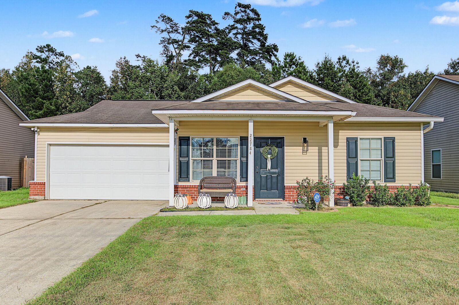 Property Photo: 22784 Lafourche Ln LA 70726