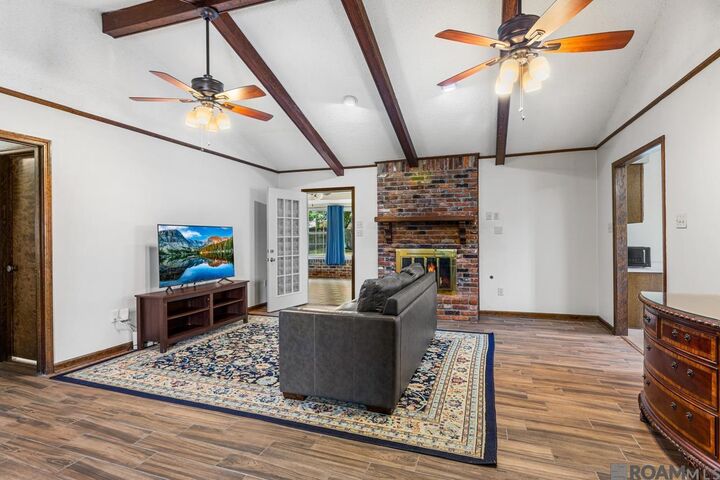Property Photo:  5356 Foxridge Dr  LA 70817 