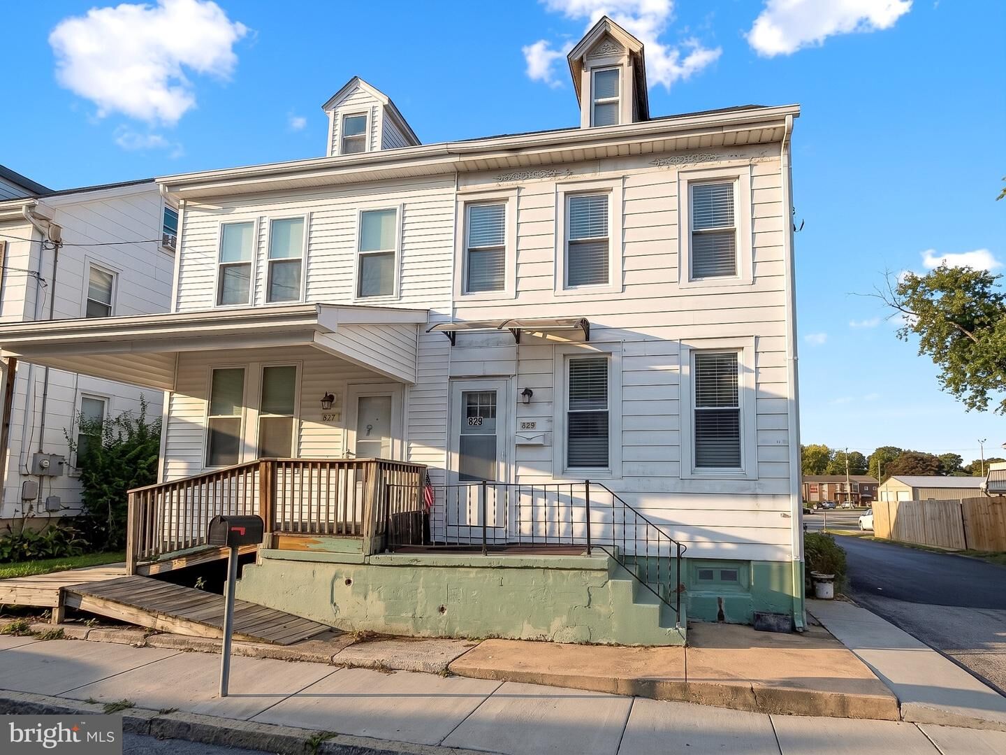 Property Photo: 829 E Poplar Street PA 17403