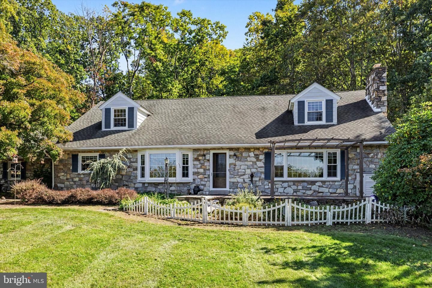 Property Photo:  99 Pickwick Drive  PA 18901 