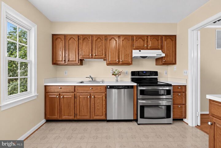 Property Photo: 12517 Manchester Way VA 22192