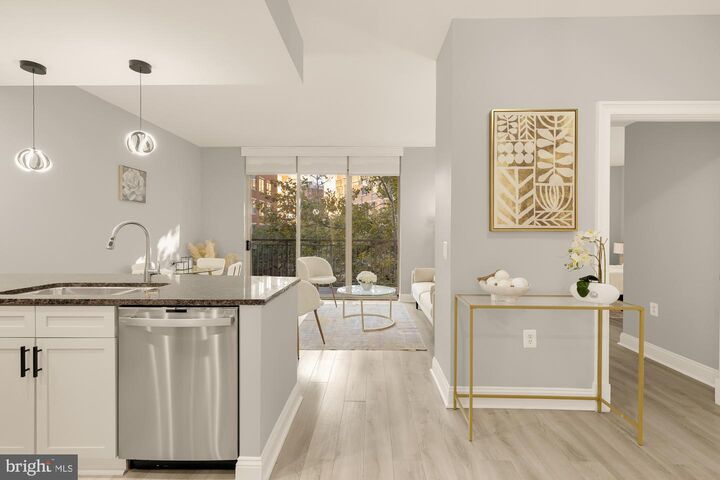 Property Photo: 820 N Pollard Street 210 VA 22203