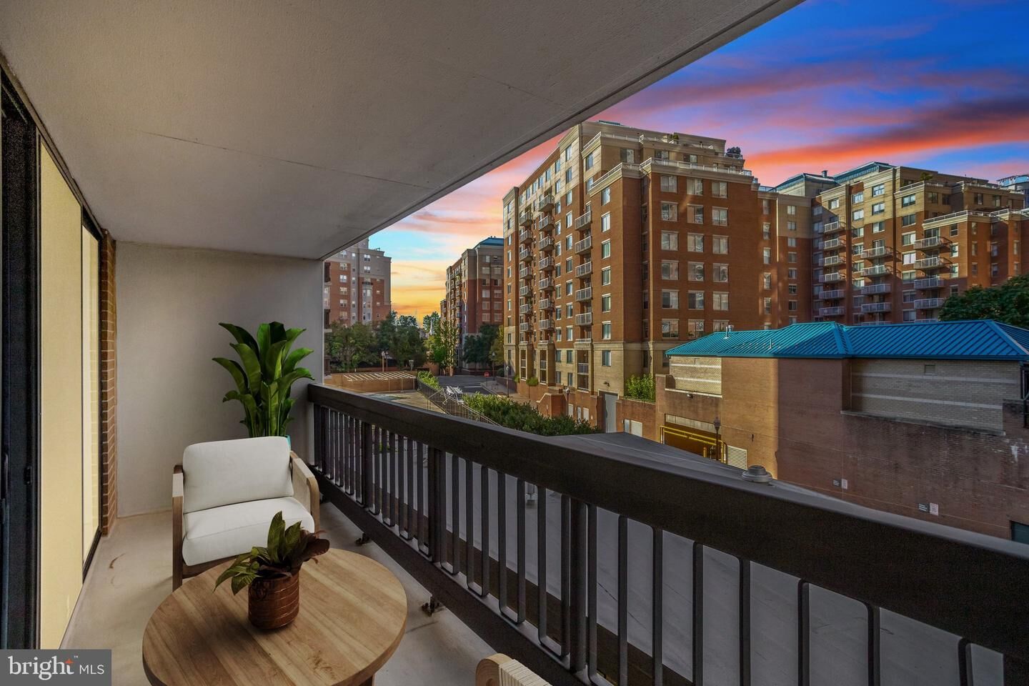 Property Photo:  3800 Fairfax Drive 105  VA 22203 
