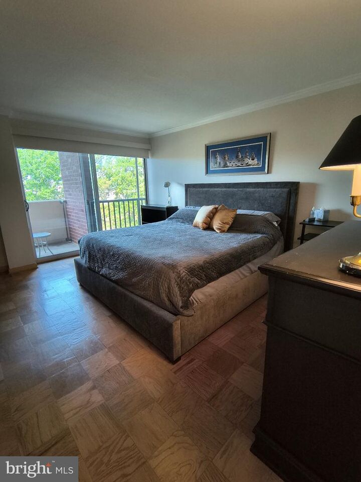Property Photo:  1300 Army Navy Drive 606  VA 22202 